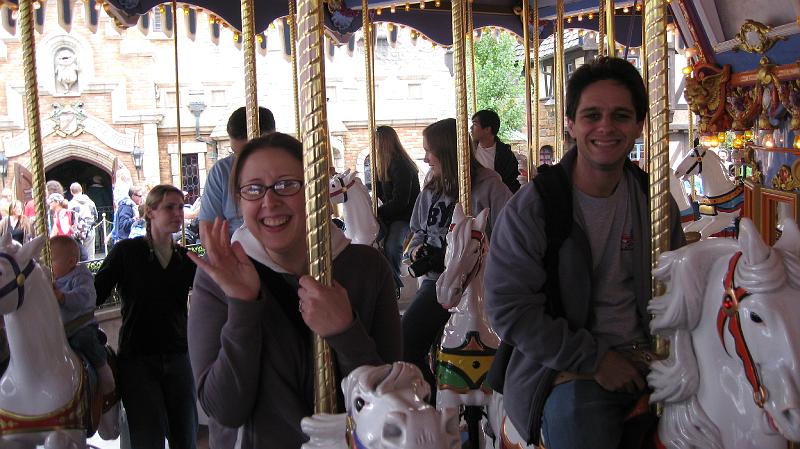 IMG_0733.JPG - Jen & Tony on the carousel!
