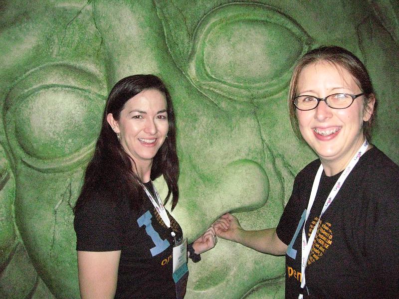 IMG_0522.JPG - Jim made us pick the statue's nose... :-)