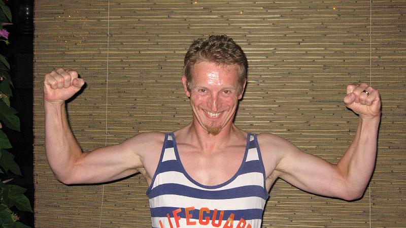 IMG_0470.JPG - Check out those biceps!