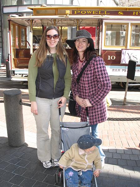 IMG_0597.JPG - Waiting for the cable car.
