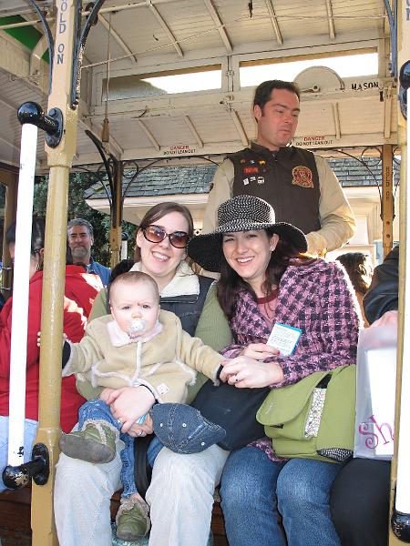 IMG_0618.JPG - Cable car riders - this time on the outside!