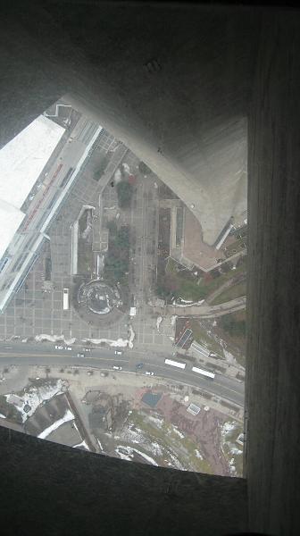 IMG_0881.JPG - Wow its a long way down