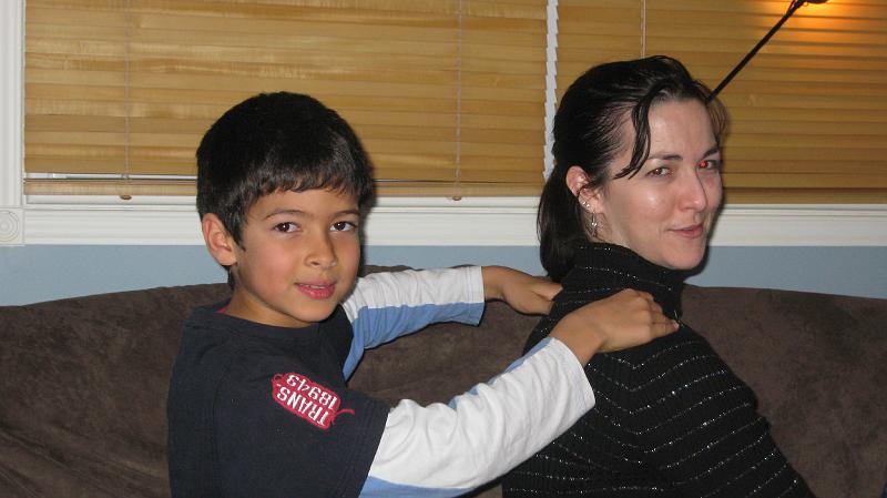 IMG_0929.JPG - Now a shoulder rub