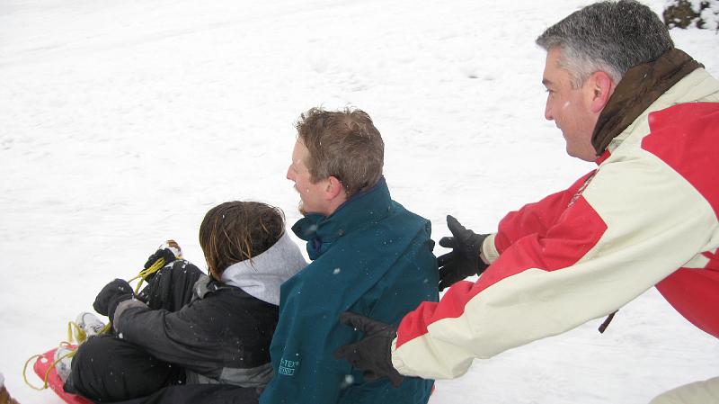 IMG_0959.JPG - Aaron gives us a push