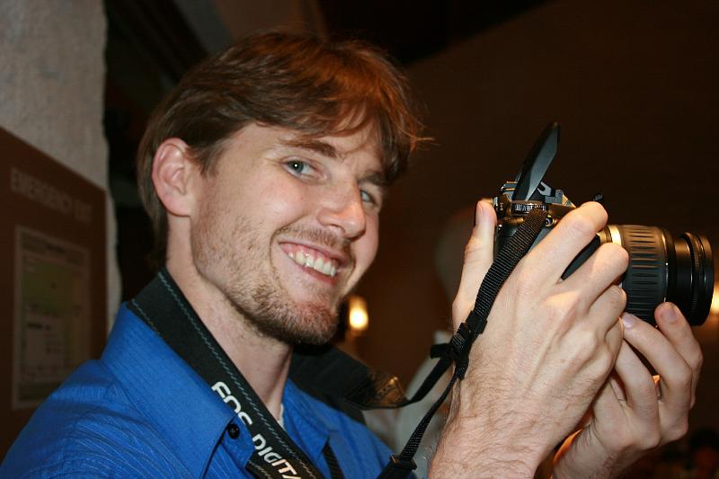 IMG_1177.JPG - Daniel also has a gadget!