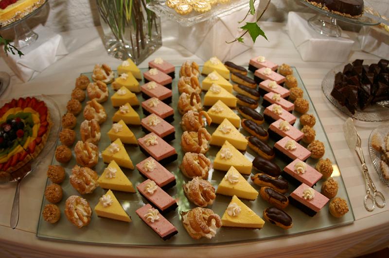 PICT2342.JPG - Yum, desserts by Michelle Pett. Delicious!